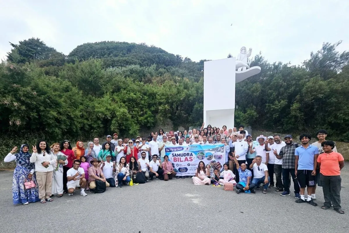লন্ডনে ঢাবি অ্যালামনাই ইউকের কোচ ট্রিপ অনুষ্ঠিত